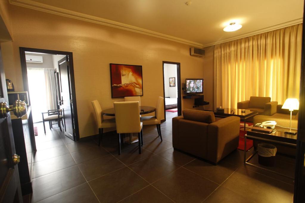 Al Jamila Suites Ghobeiry Bagian luar foto