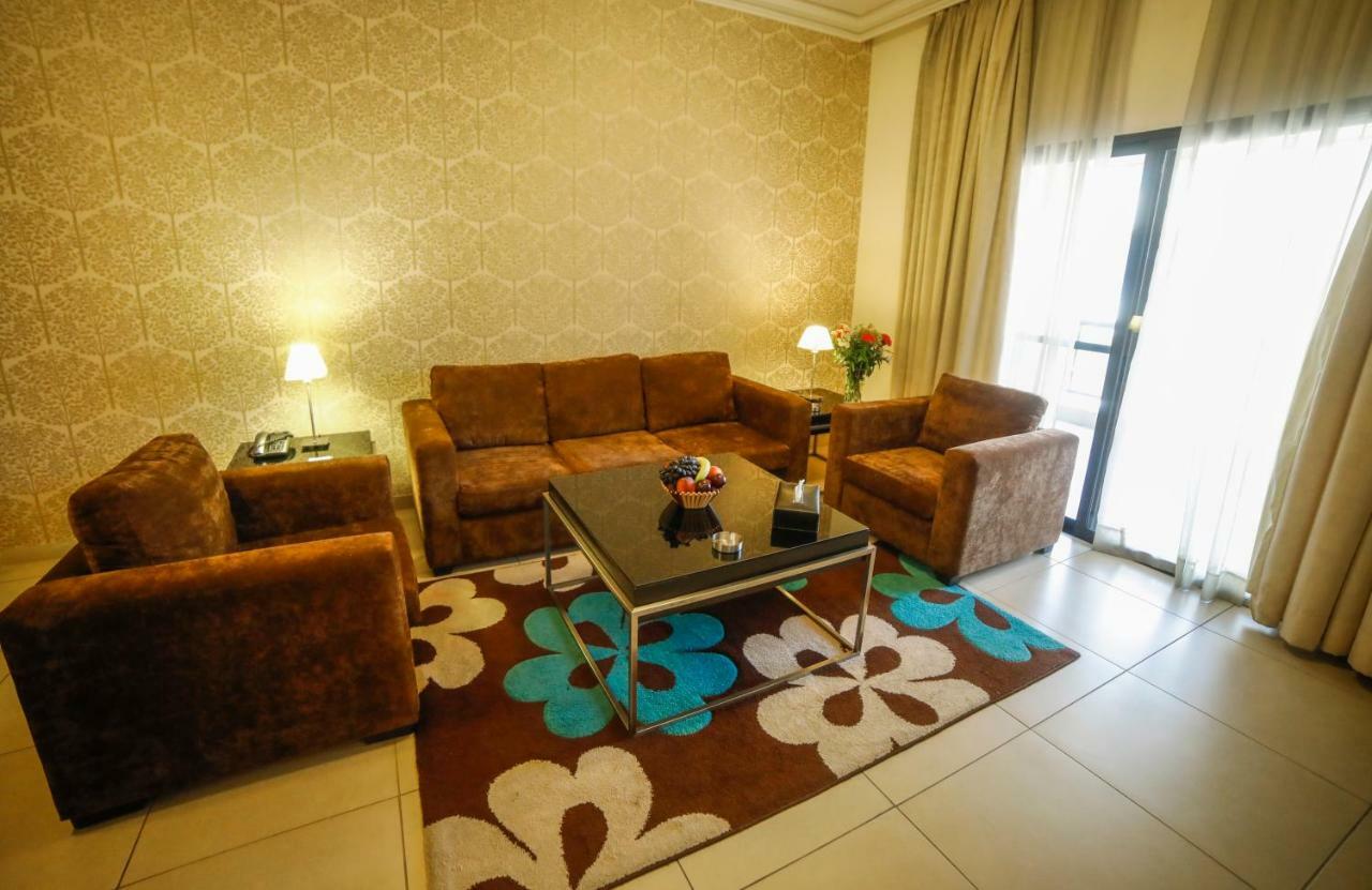 Al Jamila Suites Ghobeiry Bagian luar foto